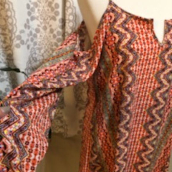 Silvergate Multi Color Cold Shoulder Dress - SML - Picture 2 of 8